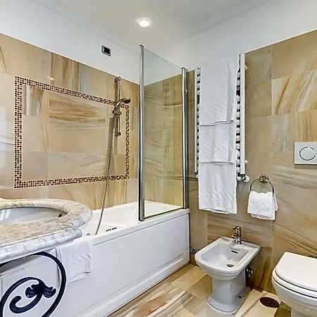 Cellini Hotel 3*