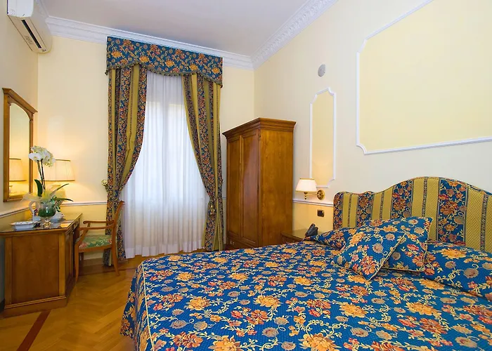 Cellini ホテル 3*